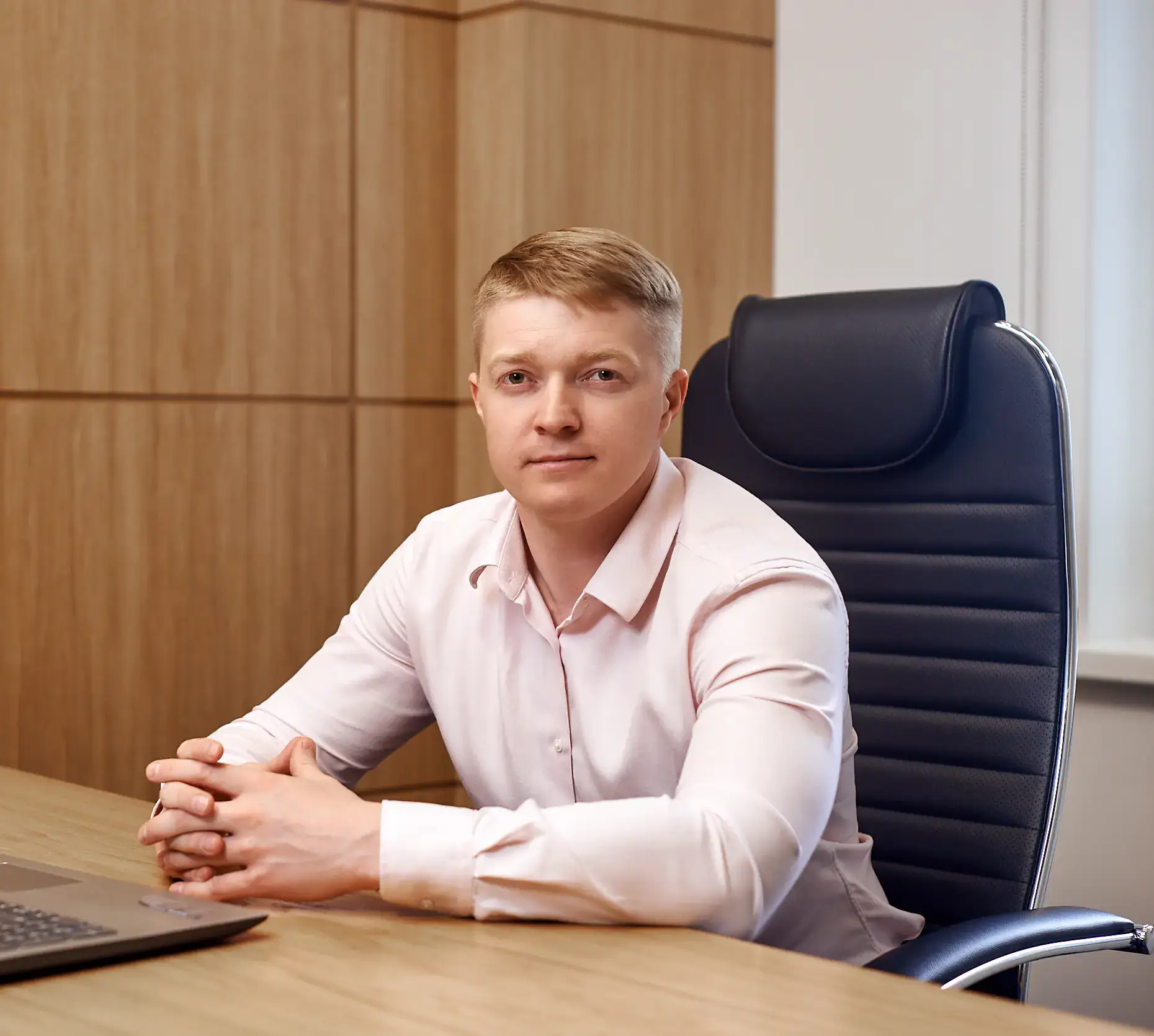 Андрей Апанасенко, разработчик CRM и интеграций, за работой